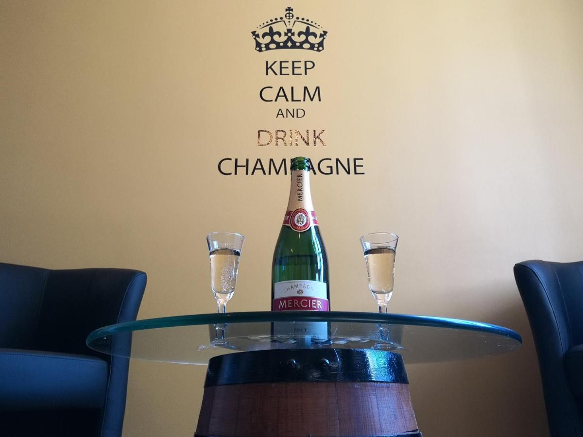 Groom Epernay - Jacuzzi & Champagne Esterno foto